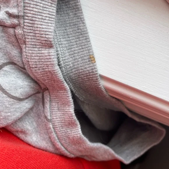 Size medium authentic Calvin Klein (CK) light crew neck. - Picture 4 of 4